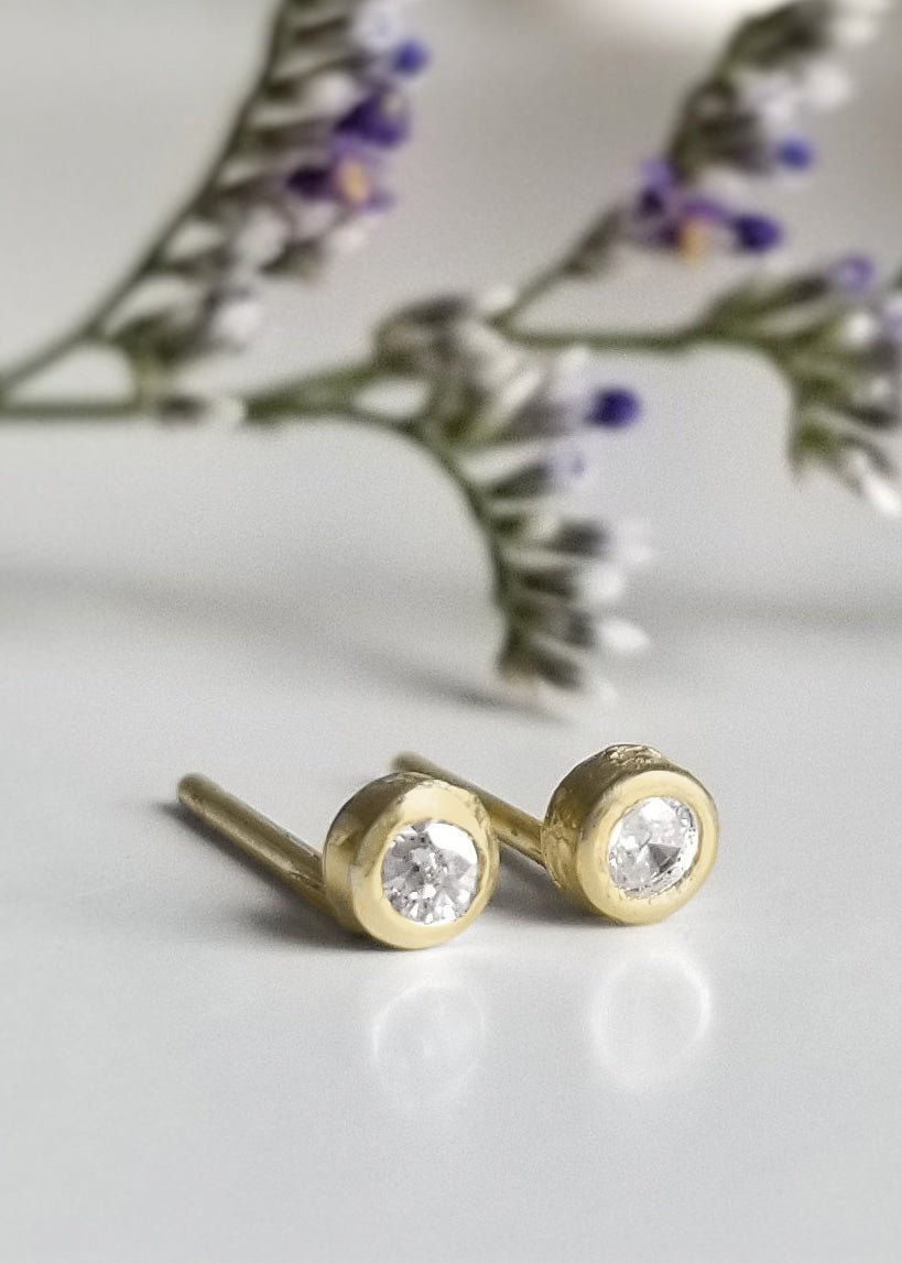 14k Gold - Tiny Shooting Star Stud Earrings– LanaBetty