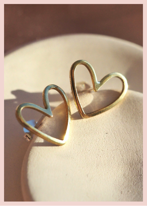Curved Outline Heart Stud Earrings