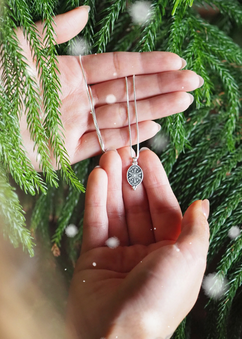 Let it Snow - Snowflake Necklace 18"