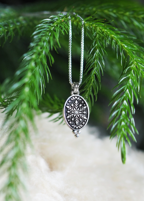 Let it Snow - Snowflake Necklace 18"