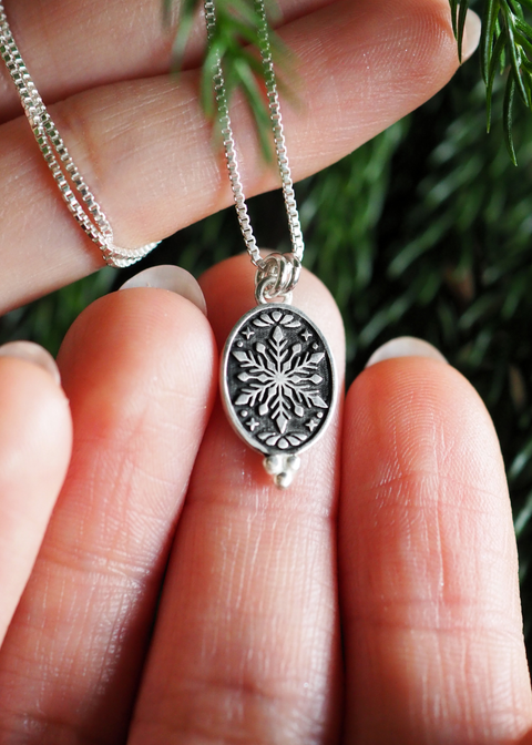 Let it Snow - Snowflake Necklace 18"