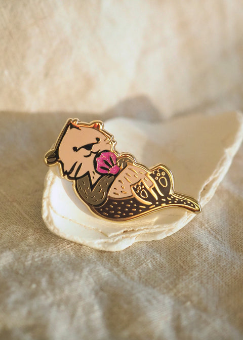 Sea Otter - Hot Pink Shell Lapel Pin