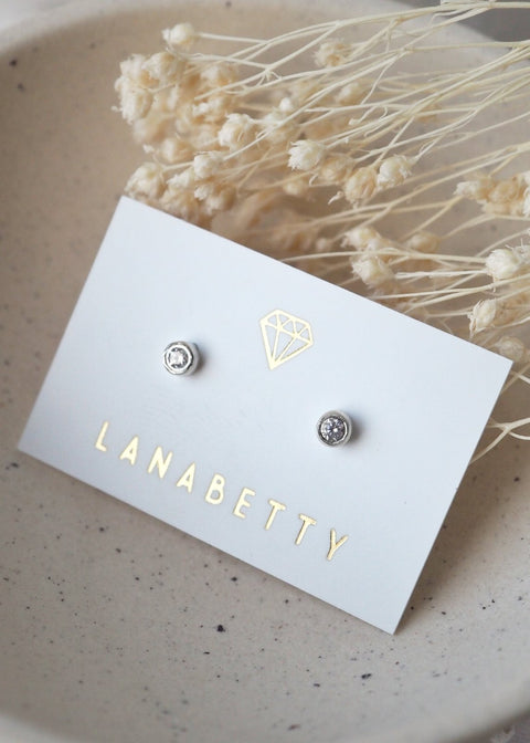 Tiny Shooting Star Stud Earrings - Earring - LanaBetty